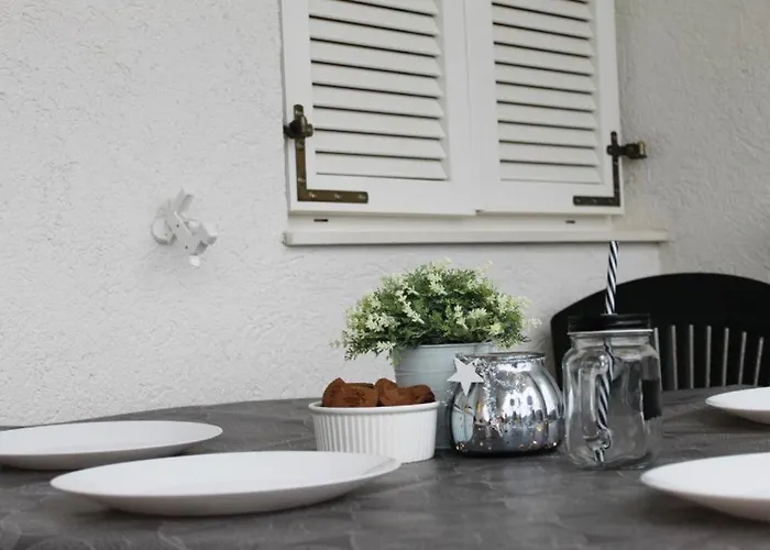 Daire Vlaic Rogoznica (Sibenik-Knin)